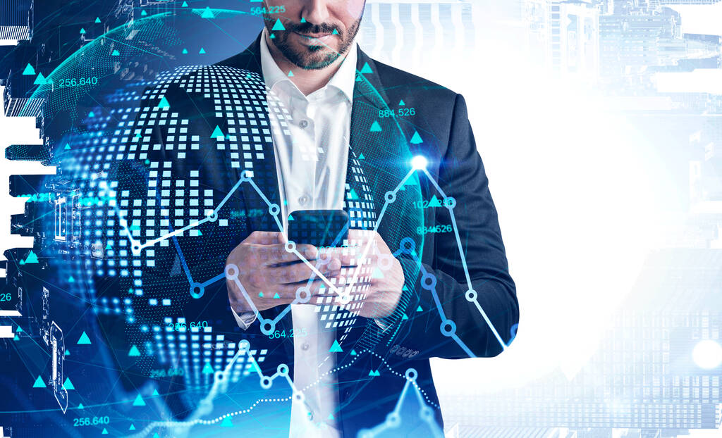 Un hombre de negocios irreconocible usando un teléfono inteligente en una oficina borrosa con doble exposición de la interfaz de red. Imagen tonificada - Foto, Imagen