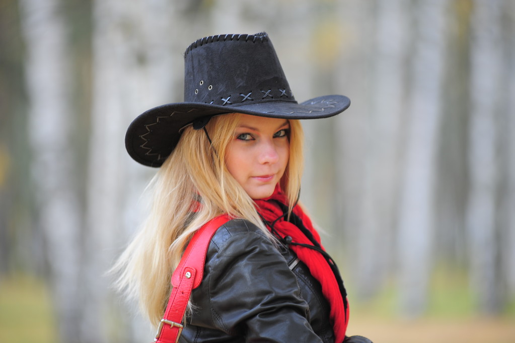 kovboy şapkalı kız - Fotoğraf, Görsel