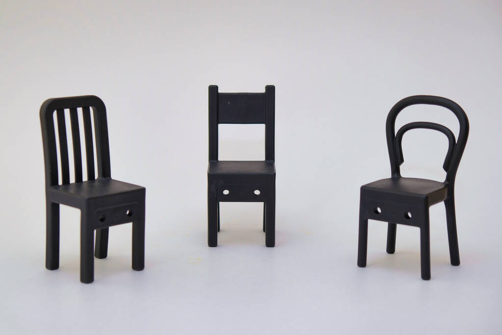 Три маленьких кресла. Декор номера - Фото, изображение