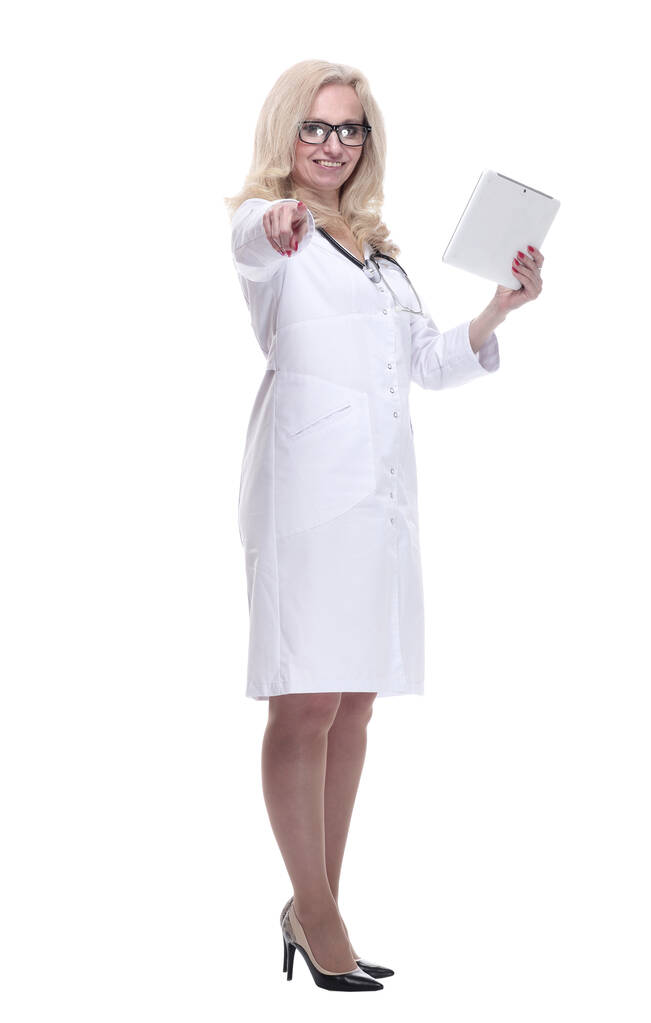 přátelský ženský lékař s digitální tablet. izolované na bílém - Fotografie, Obrázek
