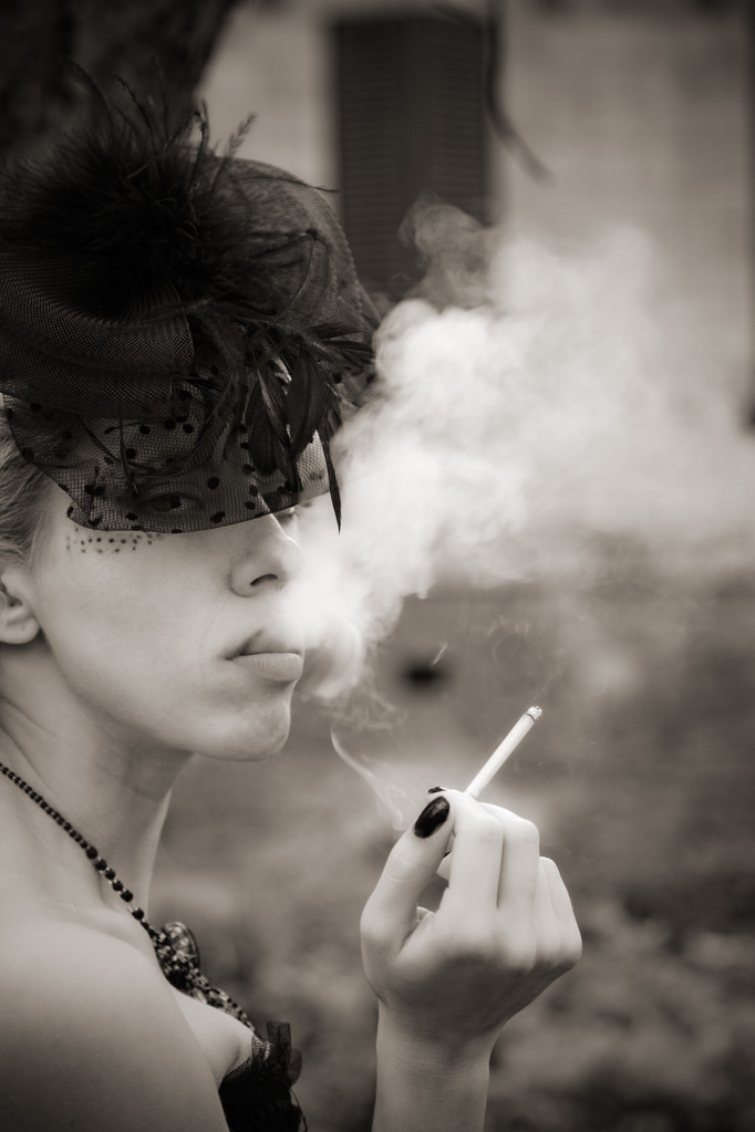 Woman with a cigarette - Photo, Image