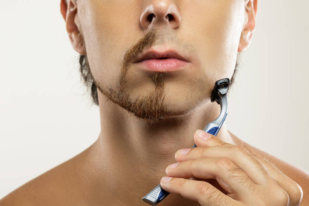 Mužská tvář s výsledkem holení. Před a po porovnání - Fotografie, Obrázek