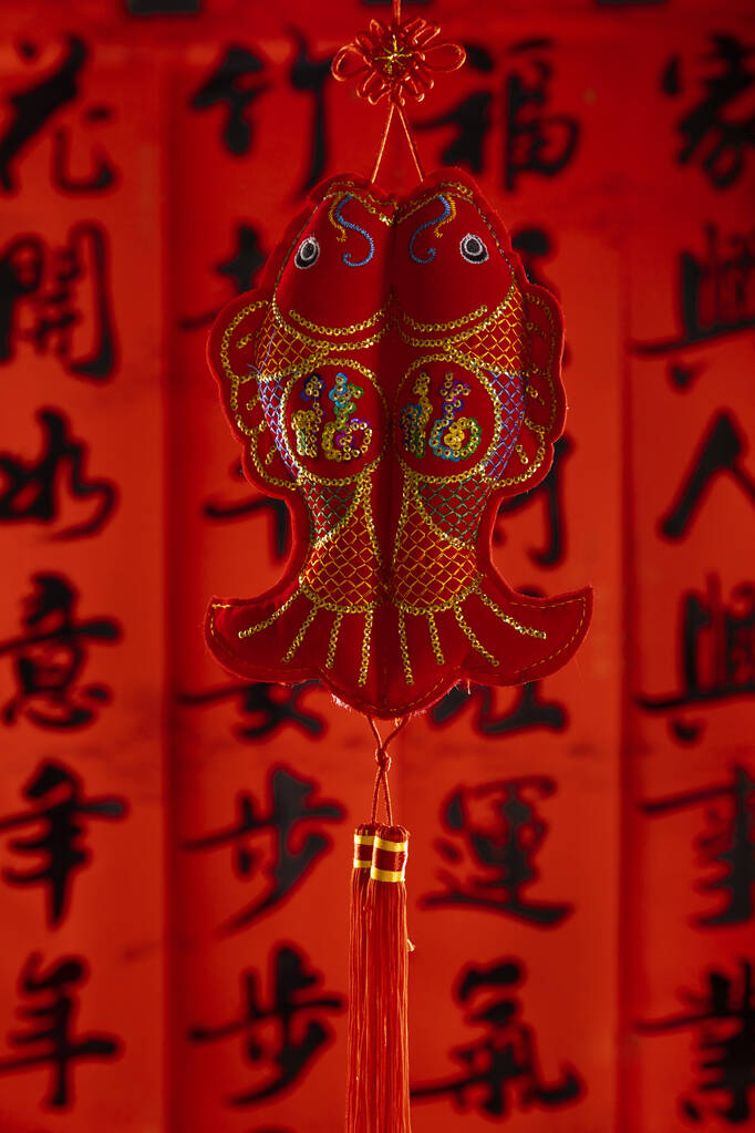 Μια κάθετη λήψη των κινεζικών διακοσμήσεις και γούρι - έννοια της κινεζικής Πρωτοχρονιάς - Φωτογραφία, εικόνα