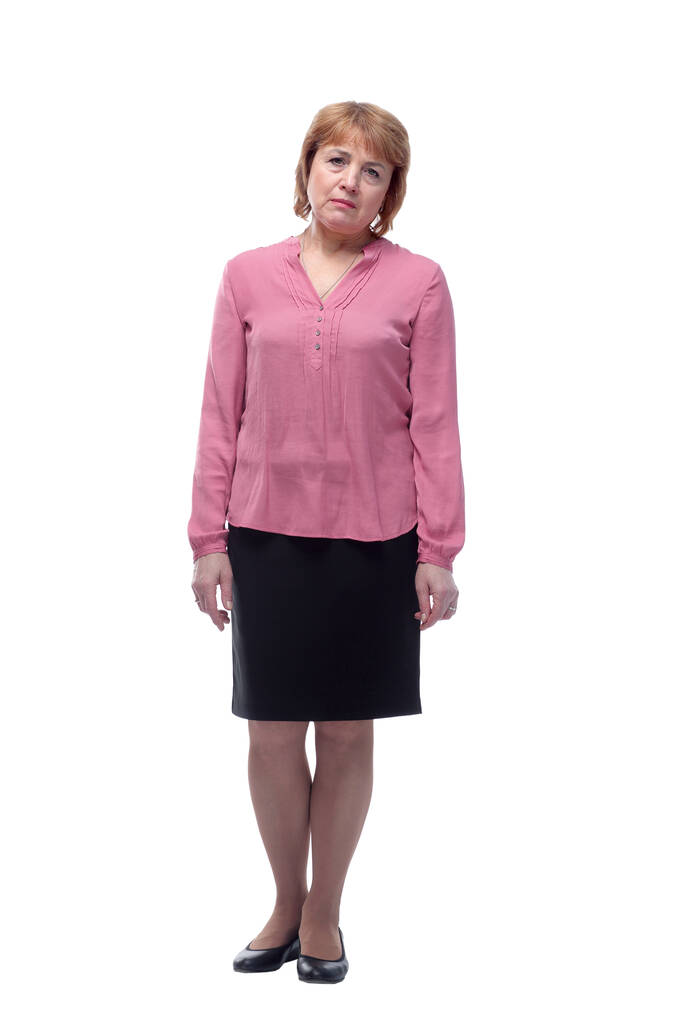 Porträt einer traurig und deprimiert aussehenden reifen Frau in rosa Bluse - Foto, Bild