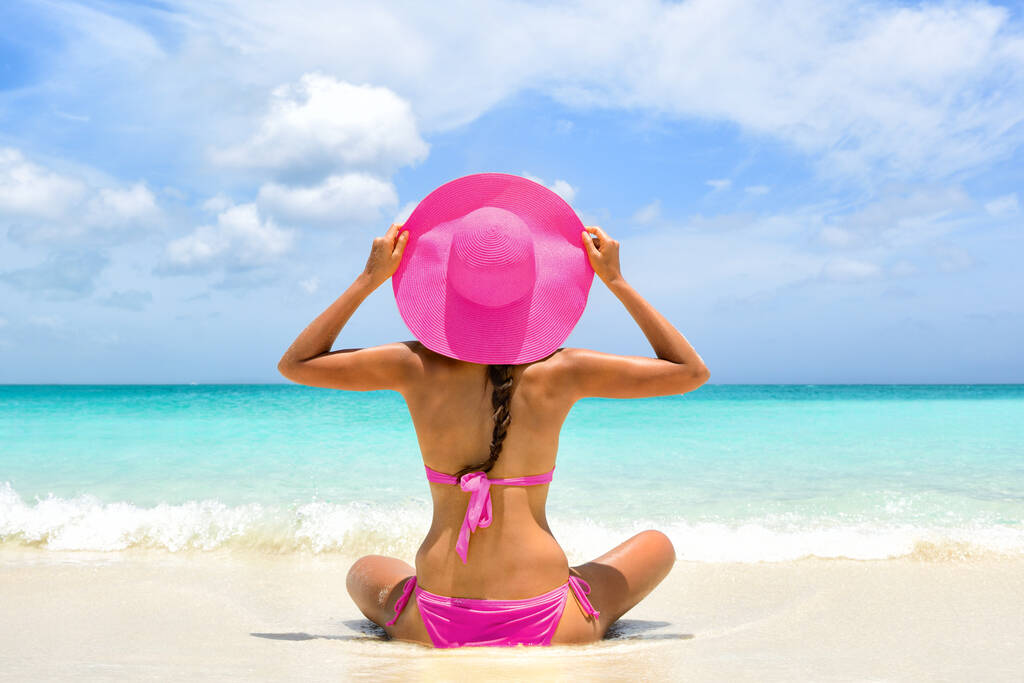 Praia férias paraíso rosa biquíni mulher relaxante - Foto, Imagem