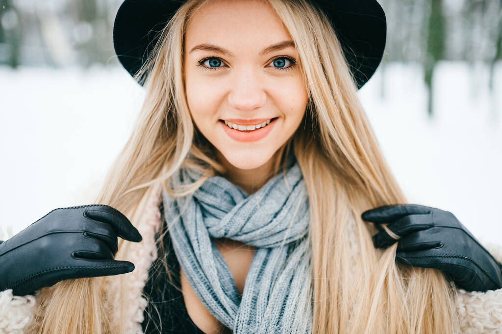 Portrait of pretty stylish smiling blonde girl - Photo, Image