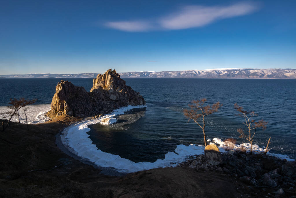 Lago Baikal, Ilha Olkhon, vista do Cabo Burkhan - Foto, Imagem