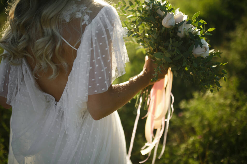 Wedding bouquet in the hands of the bride. - Photo, Image