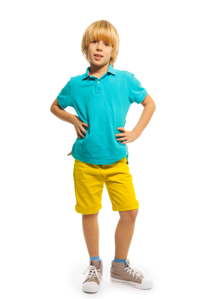 αγόρι σε μπλε πουκάμισο και το κίτρινο παντελόνι - Φωτογραφία, εικόνα