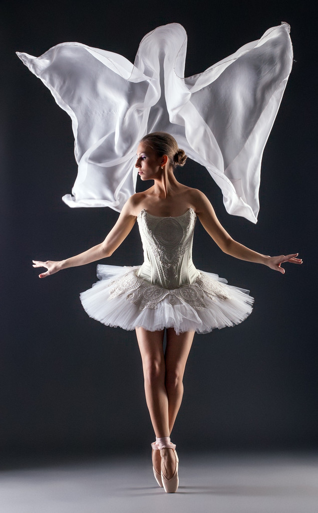 Студийный кадр юной танцовщицы
 - Фото, изображение