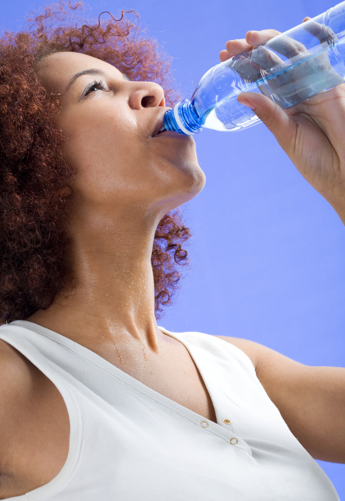 chica beber agua - Foto, imagen
