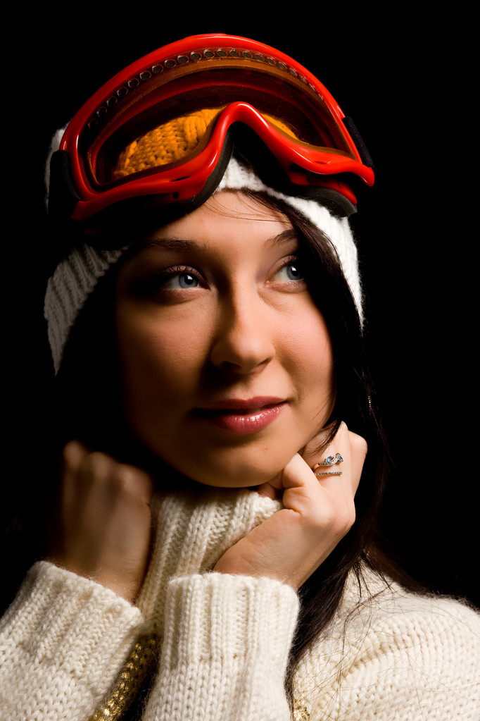 leuke vrouw met witte trui en snowboardmask - Foto, afbeelding