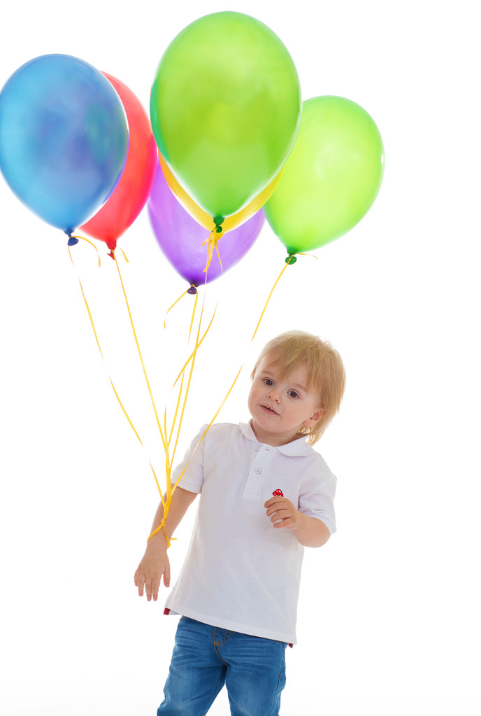 menino com bando de balões coloridos
 - Foto, Imagem