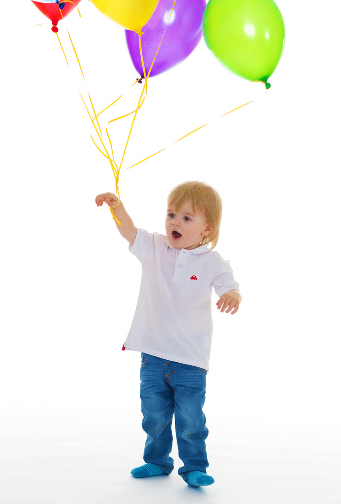 カラフルな風船の束を持つ子少年 - 写真・画像