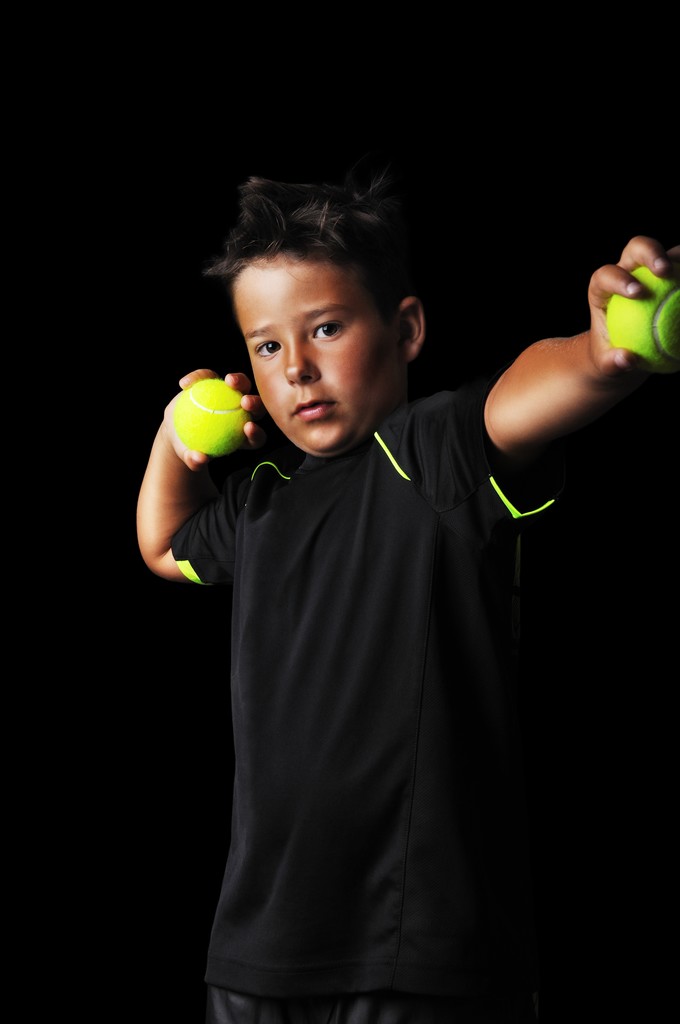 テニスボールでハンサムな男の子の肖像画 - 写真・画像