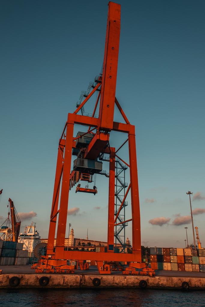Průmyslová výstavba a kontejnery v přístavu Istanbul, Turecko  - Fotografie, Obrázek
