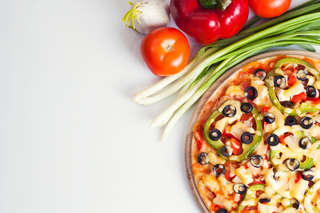 smakelijke pizza met groenten - Foto, afbeelding