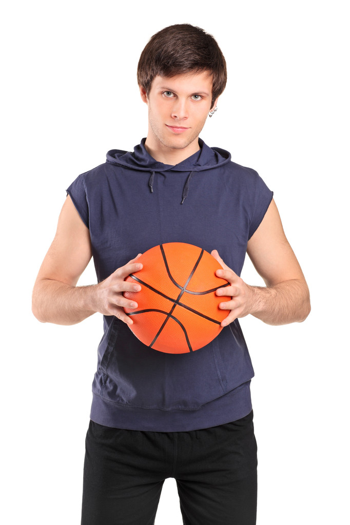 niño sosteniendo baloncesto
 - Foto, imagen