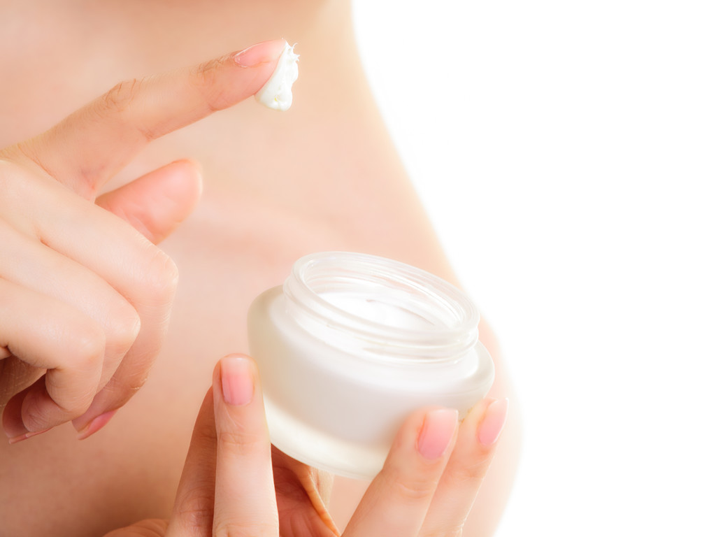 Moisturizing cream in female hands - Photo, Image