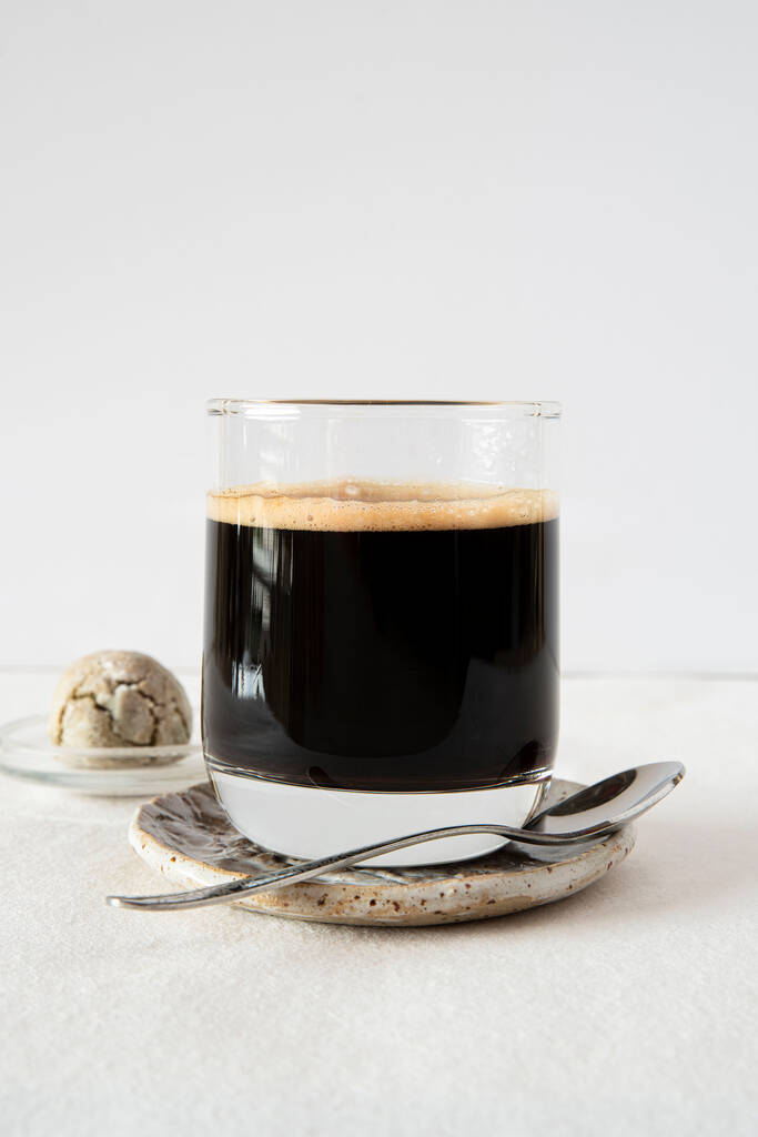 Primer plano de una taza de café con crema - Foto, imagen