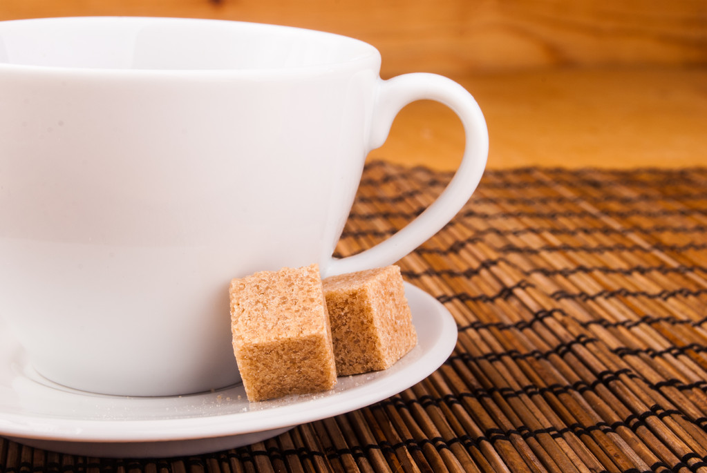 кофе на столе с коричневым сахаром
 - Фото, изображение