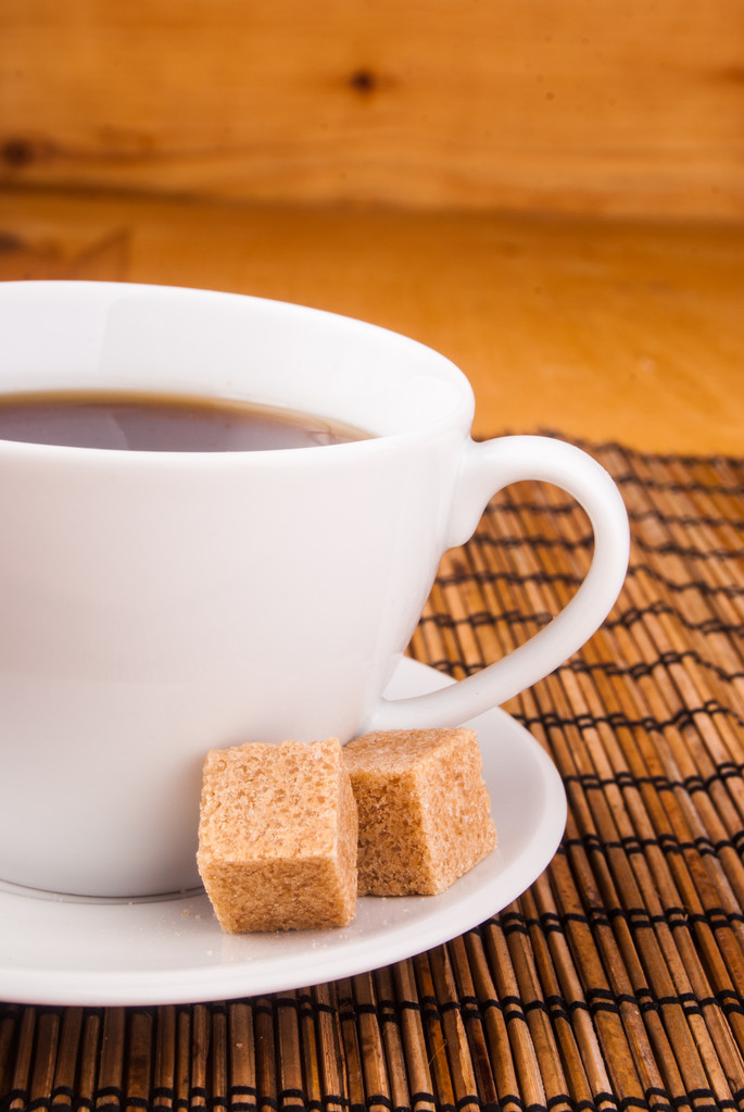 káva na stole s hnědého cukru - Fotografie, Obrázek
