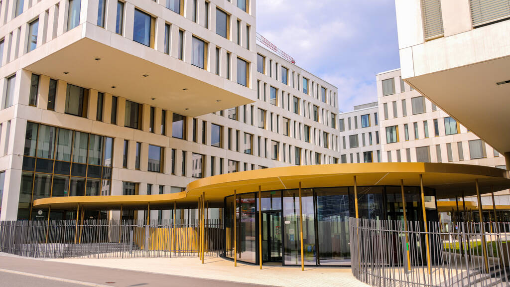 Banque européenne d'investissement dans le quartier financier de Luxembourg - LUXEMBURG CITY, LUXEMBURG - 30 AVRIL 2021 - Photo, image