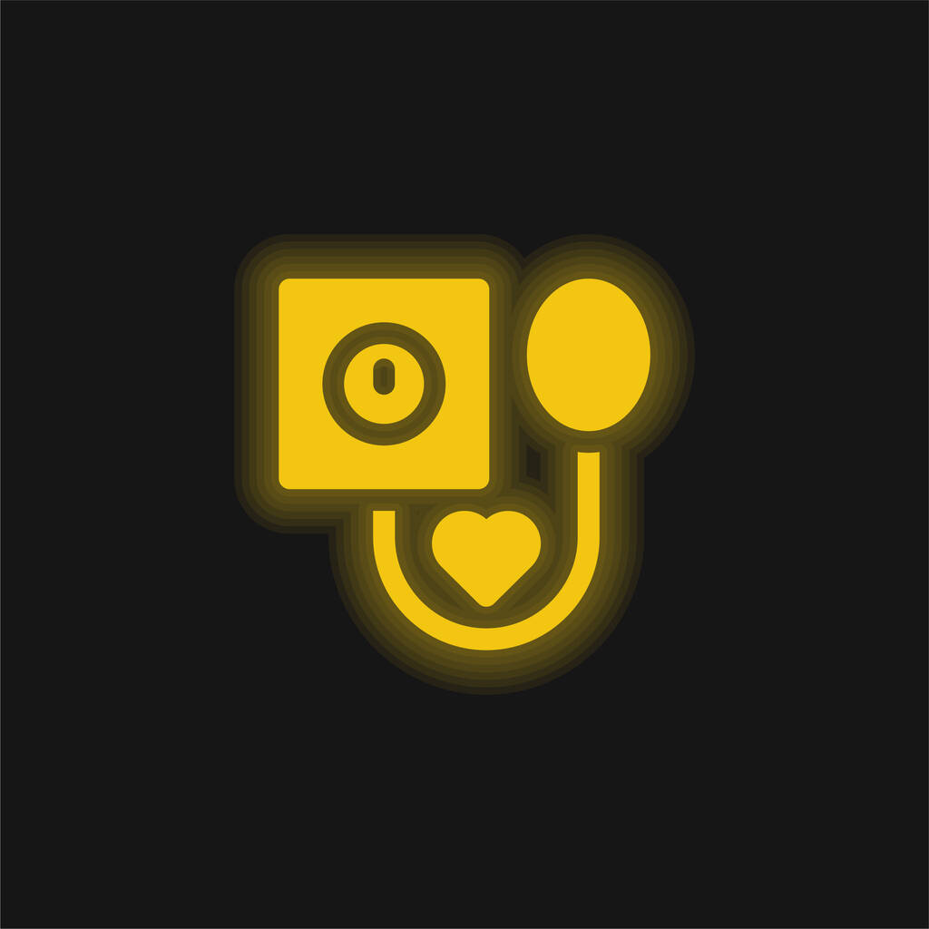 Pressão arterial amarelo brilhante ícone de néon - Vetor, Imagem