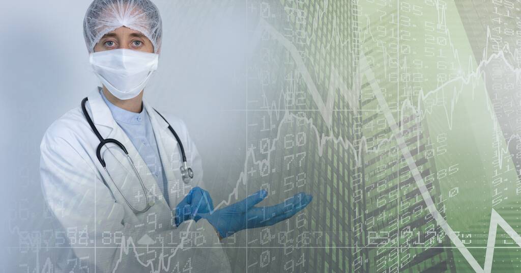 Σύνθεση επεξεργασίας ιατρικών δεδομένων πάνω από γιατρό με μάσκα προσώπου. παγκόσμια πανδημία covid 19, ιατρική, ψηφιακή διεπαφή και την έννοια της επεξεργασίας δεδομένων ψηφιακά παραγόμενη εικόνα. - Φωτογραφία, εικόνα