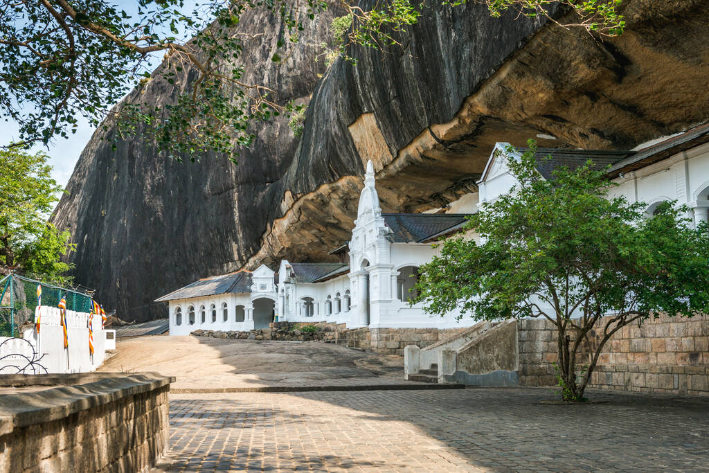 Templo da Caverna de Dambulla ou Templo Dourado de Dambulla perto da cidade de Dambulla, Sri Lanka. - Foto, Imagem