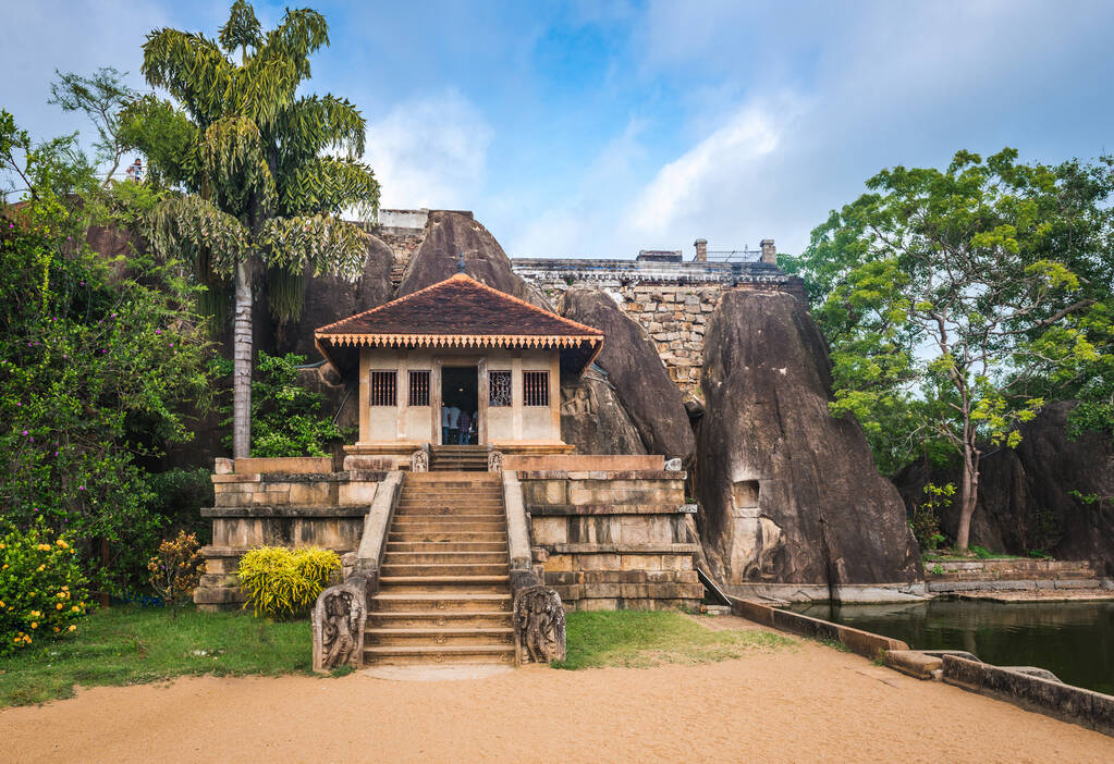 Entrance to the Isurumuniya rock temple in Anuradhapura, Sri Lanka - Photo, Image