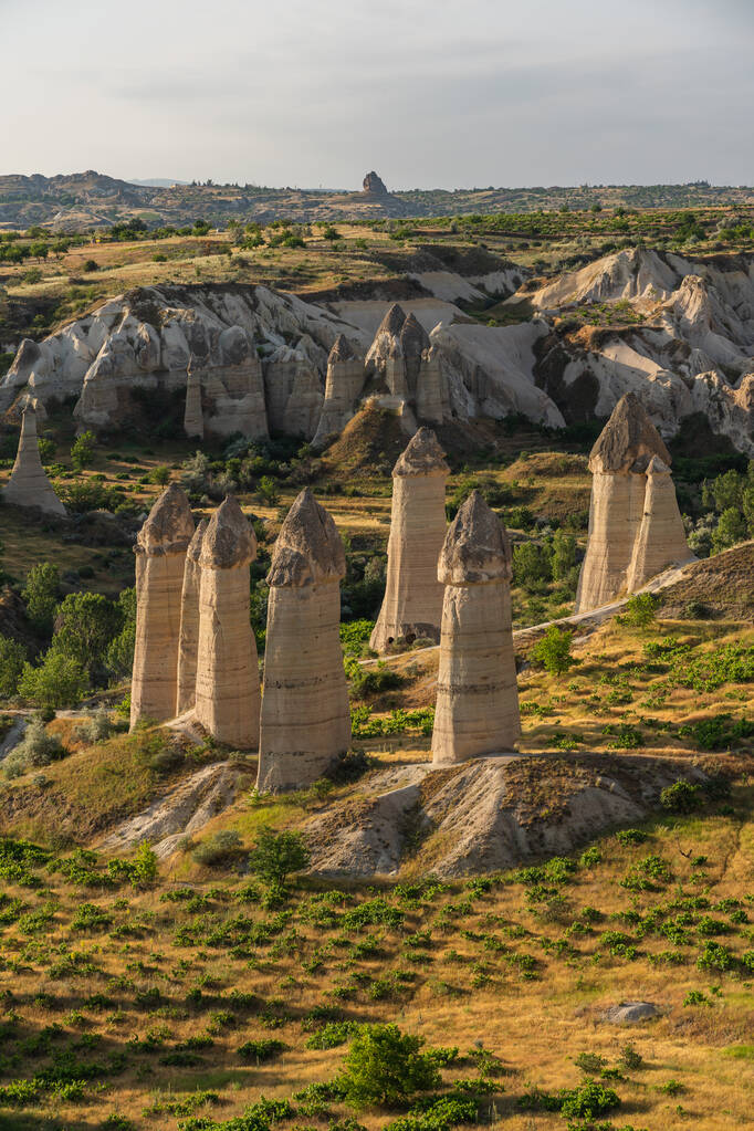 Rakkaus laakso kesäkaudella, Goreme kaupunki Cappadocia, Keski-Anatolia, Turkki, Aasia - Valokuva, kuva