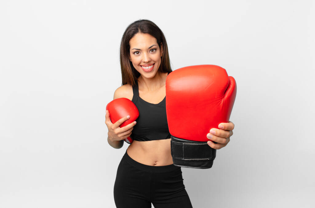 若いヒスパニック系女性のフィットネスコンセプトとボクシング - 写真・画像