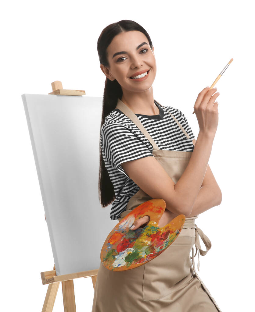 Jeune femme avec des outils de dessin près du chevalet sur fond blanc - Photo, image