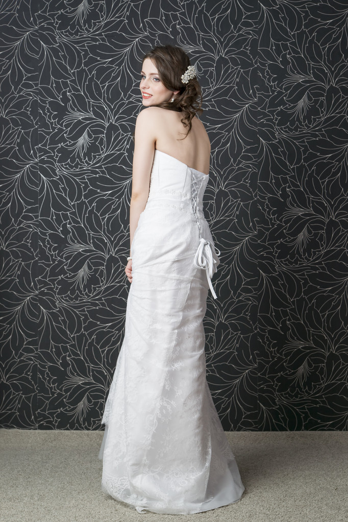 schöne Frau im weißen Hochzeitskleid - Foto, Bild