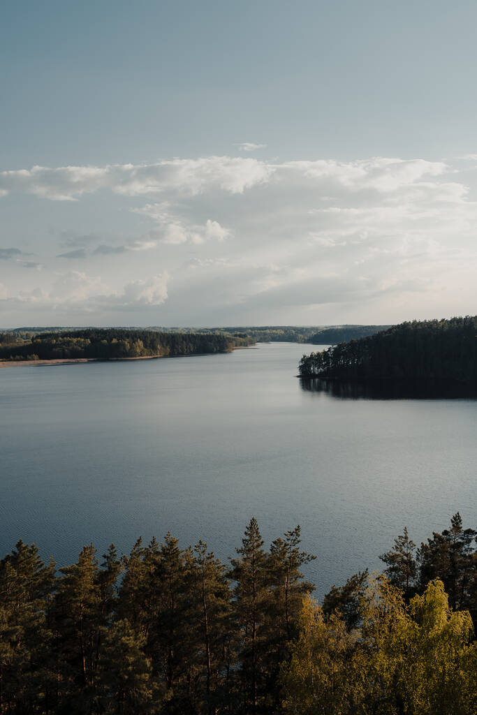 Pystysuora kuva Labanorasin kansallispuistosta Kamuzessa, Liettuassa - Valokuva, kuva