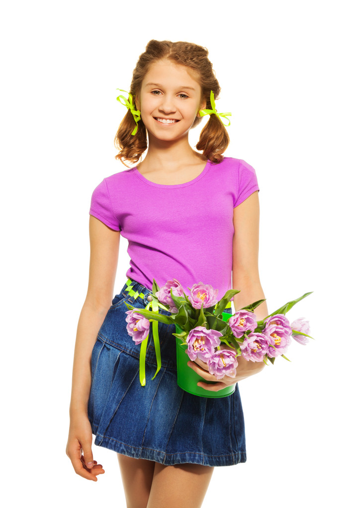 dívka hospodářství růžové tulipány - Fotografie, Obrázek