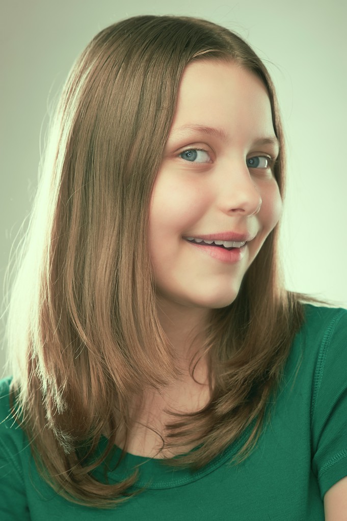 portret uśmiechnięte dziewczyny nastolatki - Zdjęcie, obraz