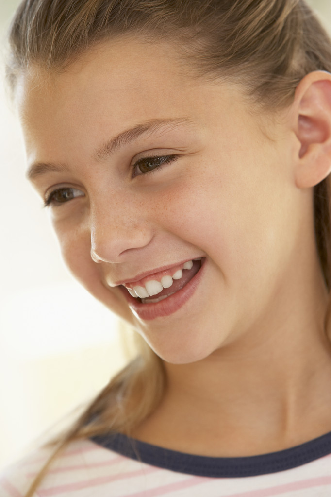 Portret van meisje glimlachen - Foto, afbeelding