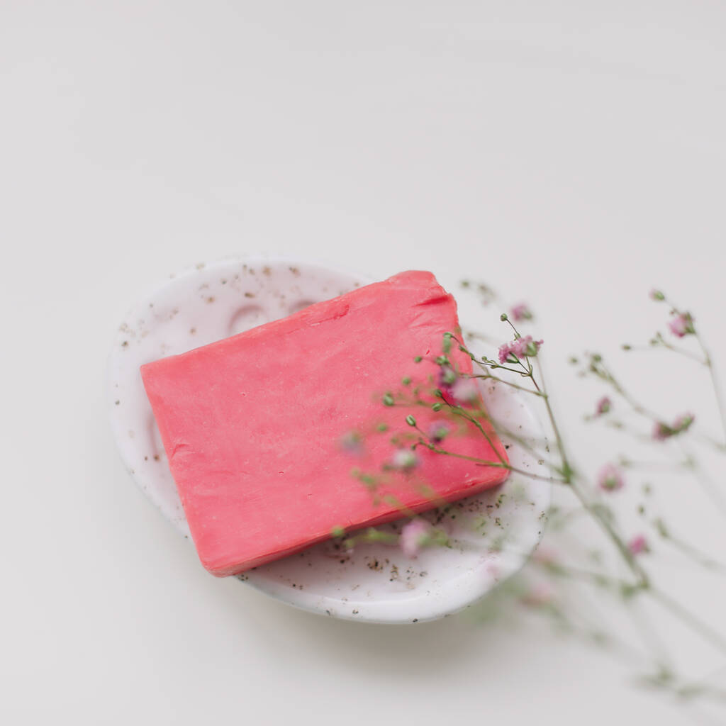 Natural handmade soap bar with ceramic soap dish and flowers, spa organic soap, sustainable lifestyle - Photo, Image