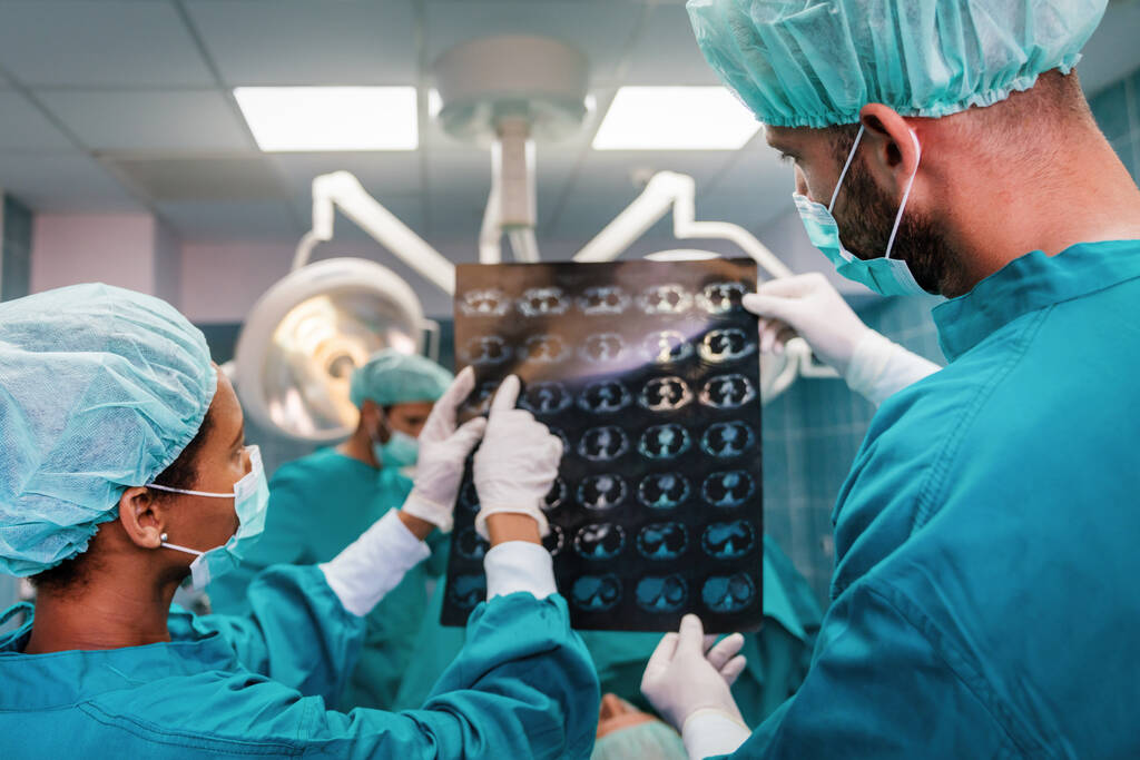 Zdravotničtí pracovníci, chirurg v Coronavirus Covid19 pandemie - Fotografie, Obrázek