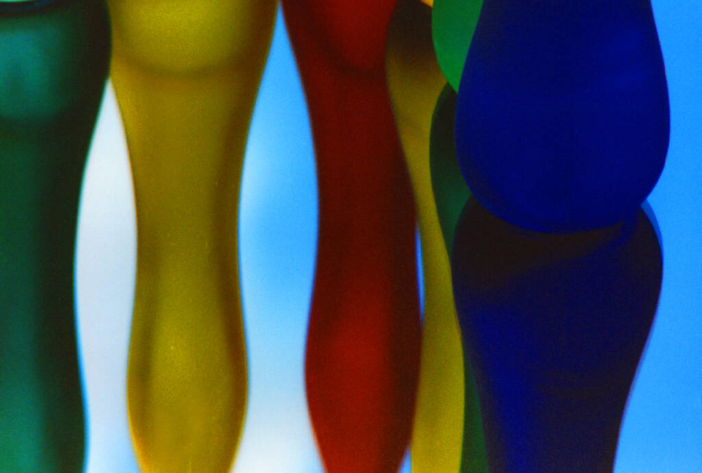 Kleurrijke flessen abstract. 3D-weergave - Foto, afbeelding