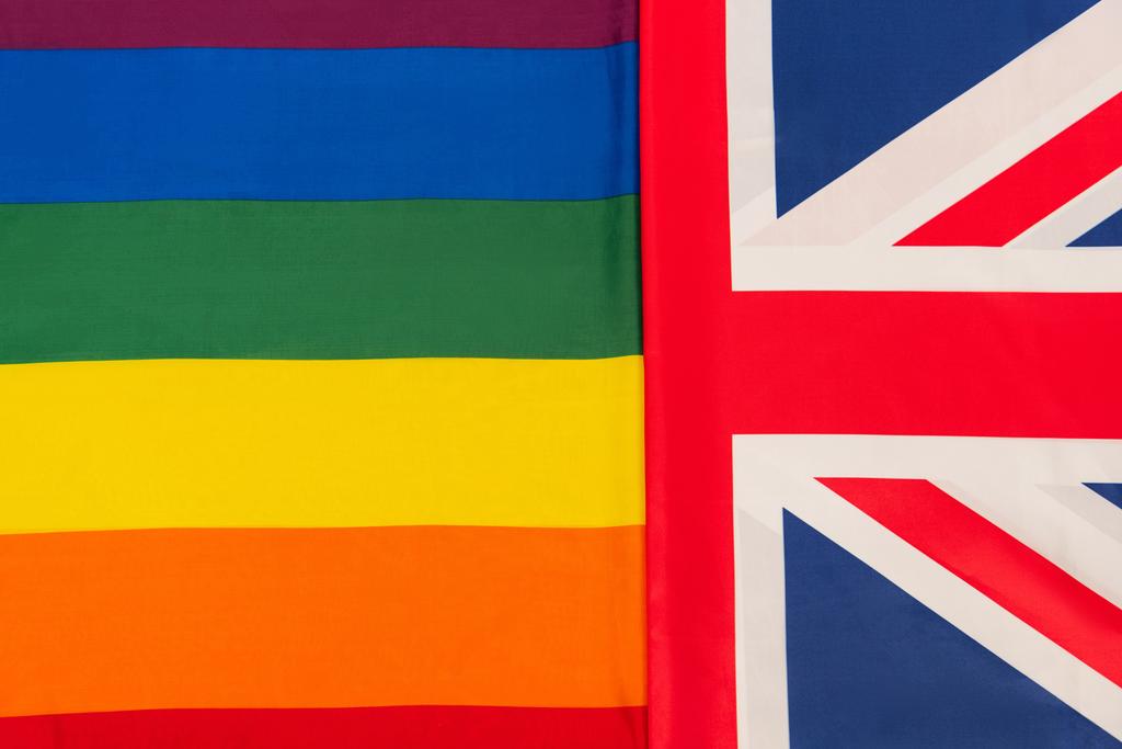 vista superior de banderas británicas y lgbt  - Foto, imagen