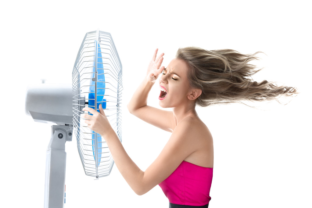 Молодая женщина с более крутым вентилятором
 - Фото, изображение