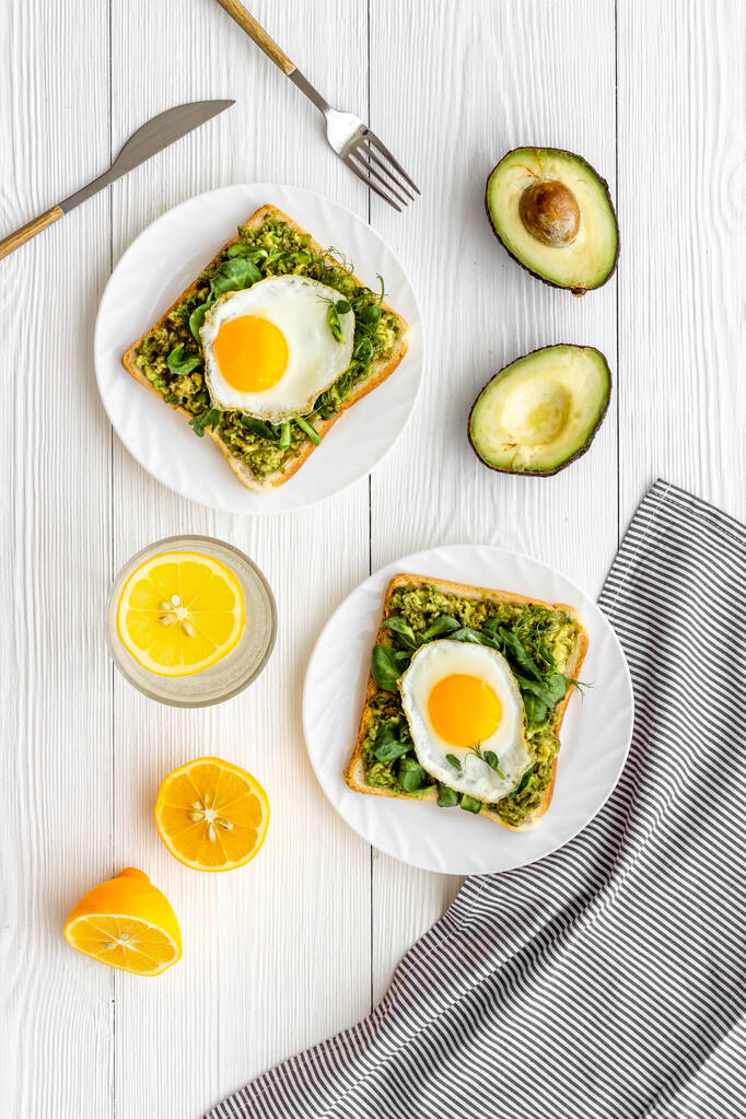 Sadwich with avocado eggs and spinach on toasted bread - Photo, Image