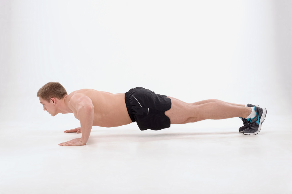 Cara fazendo push-ups exercício
 - Foto, Imagem