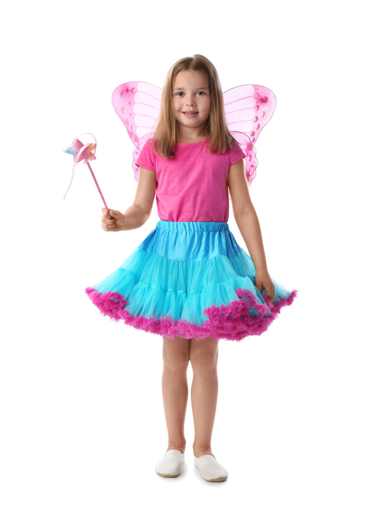 Linda niña en traje de hadas con alas de color rosa y varita mágica sobre fondo blanco - Foto, imagen