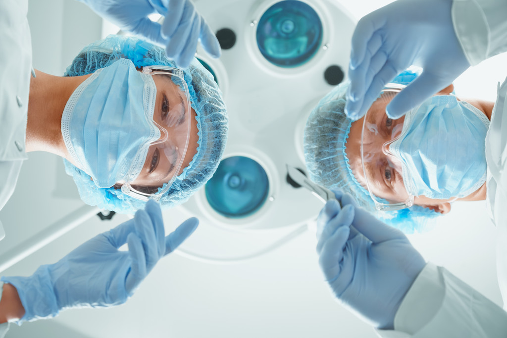 два хирурга в операционной
 - Фото, изображение