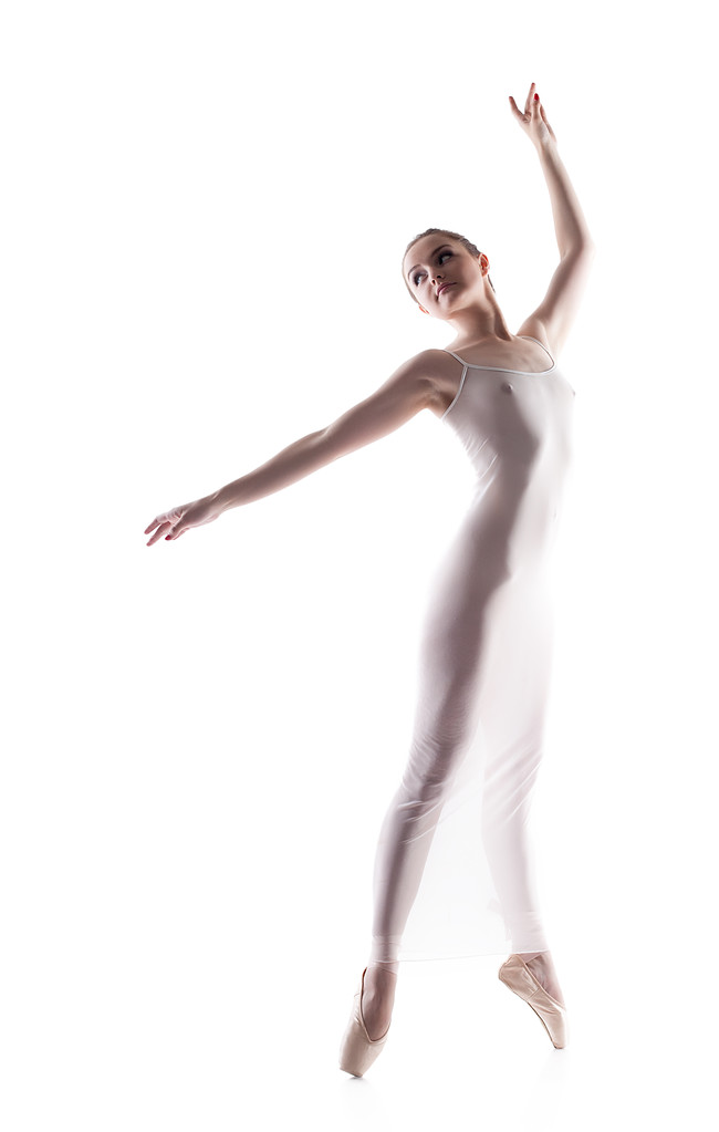 Szexi fiatal balerina pózol a kamera - Fotó, kép
