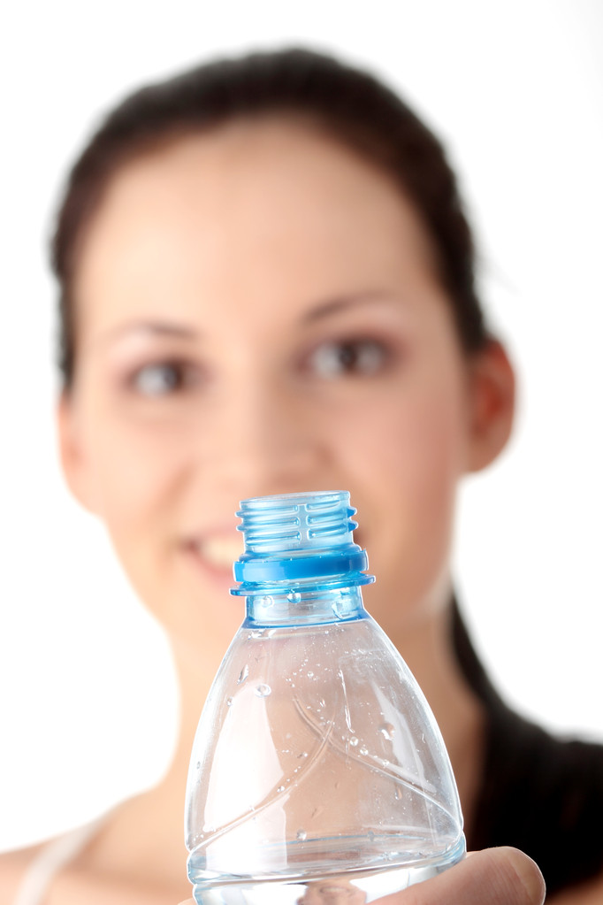 mujer joven bebiendo agua - Foto, imagen